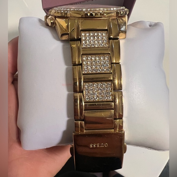 Guess oversized watch - Picture 3 of 4